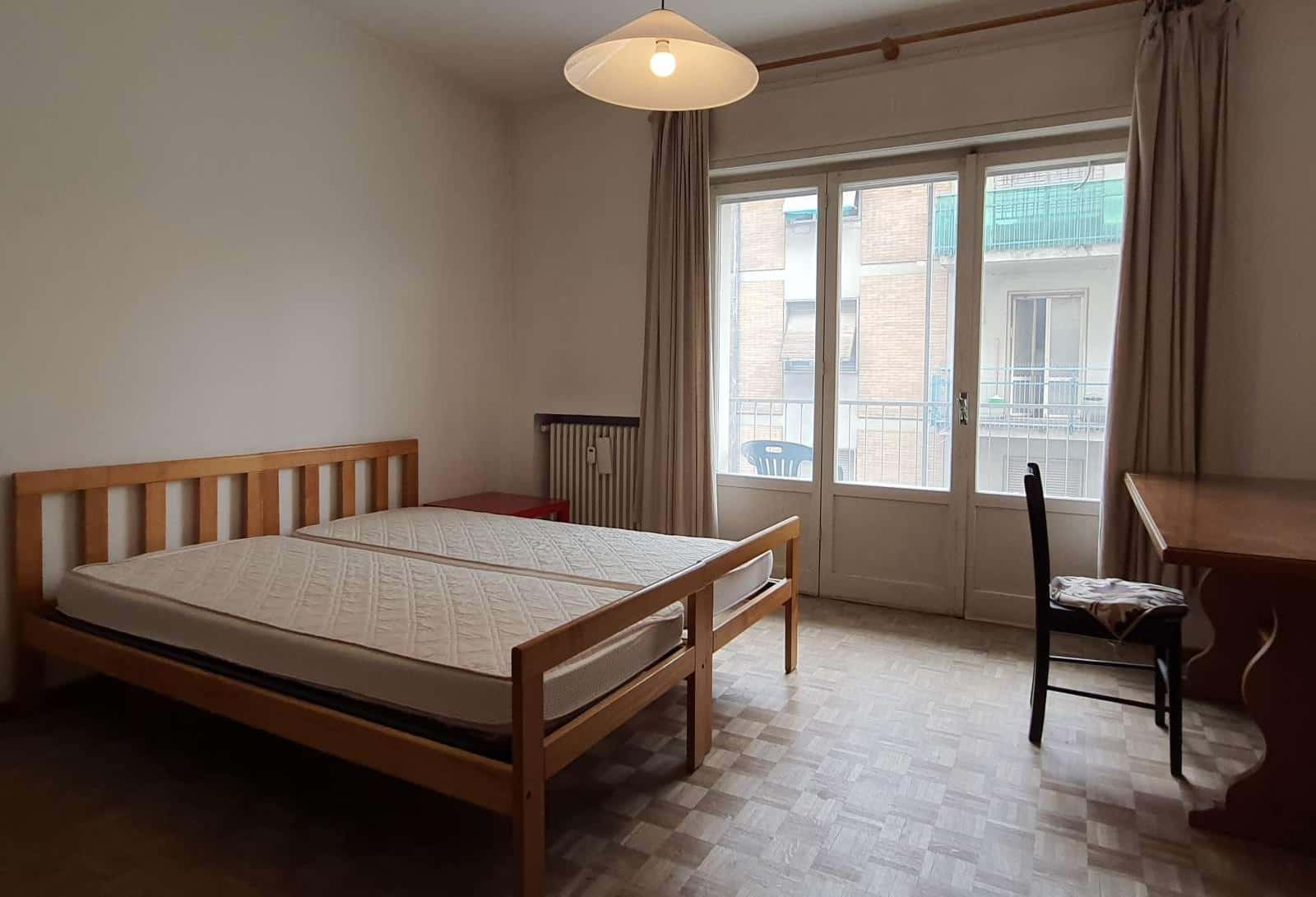 A22/S1 -  stanza con due letti uniti e balcone, a confine del Centro Storico, Trento