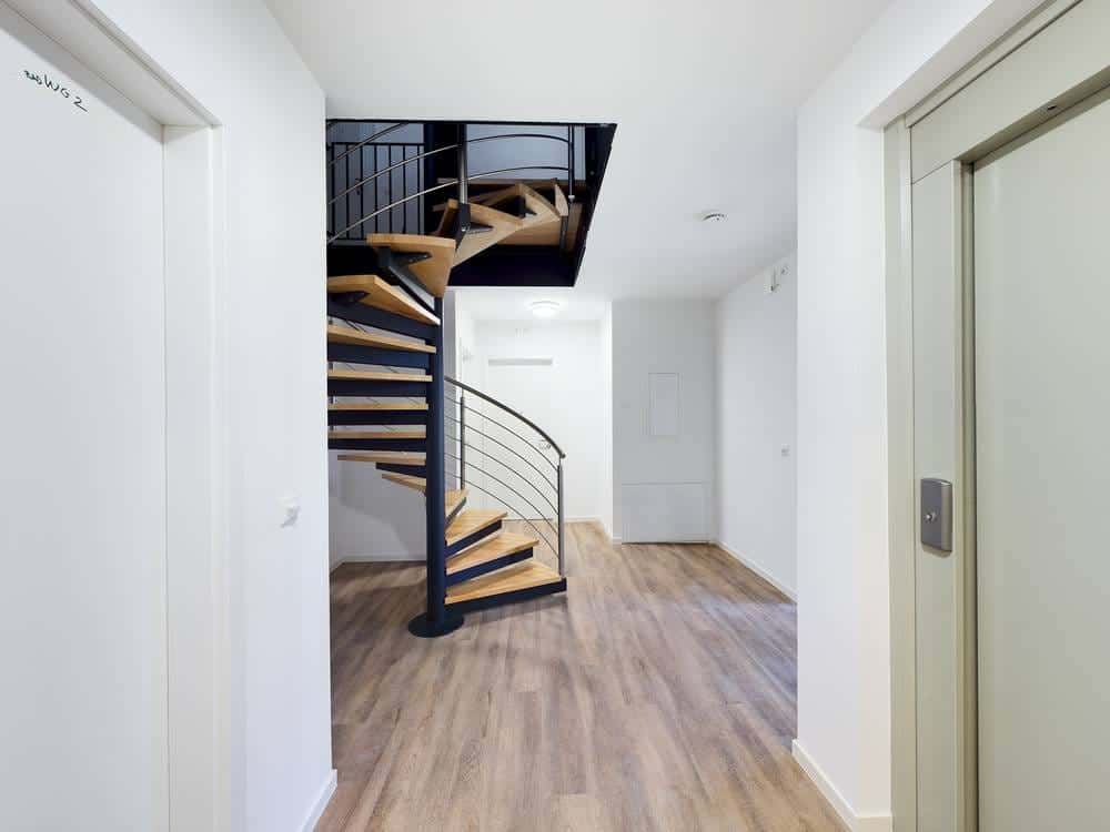 Fully furnished private room with private bathroom in a 6 people shared apartment - Photo 4