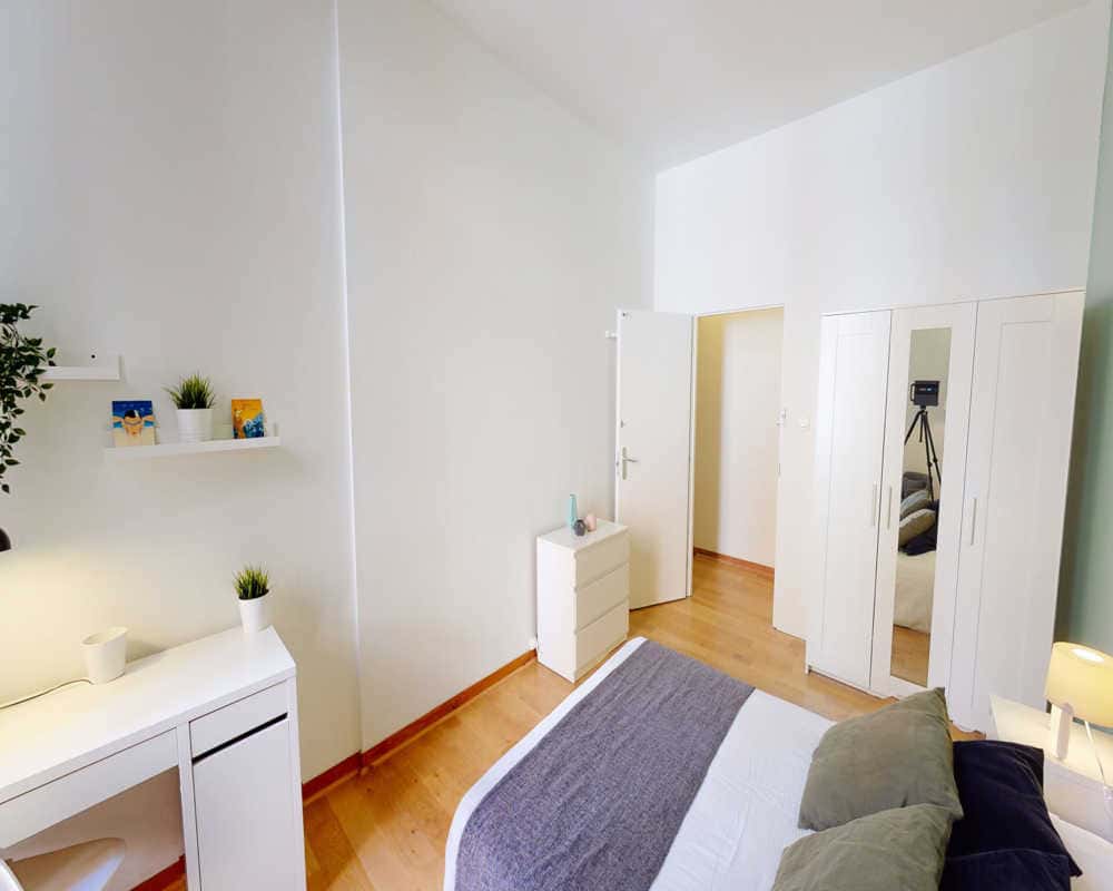 Chambre dans le rue Peyras