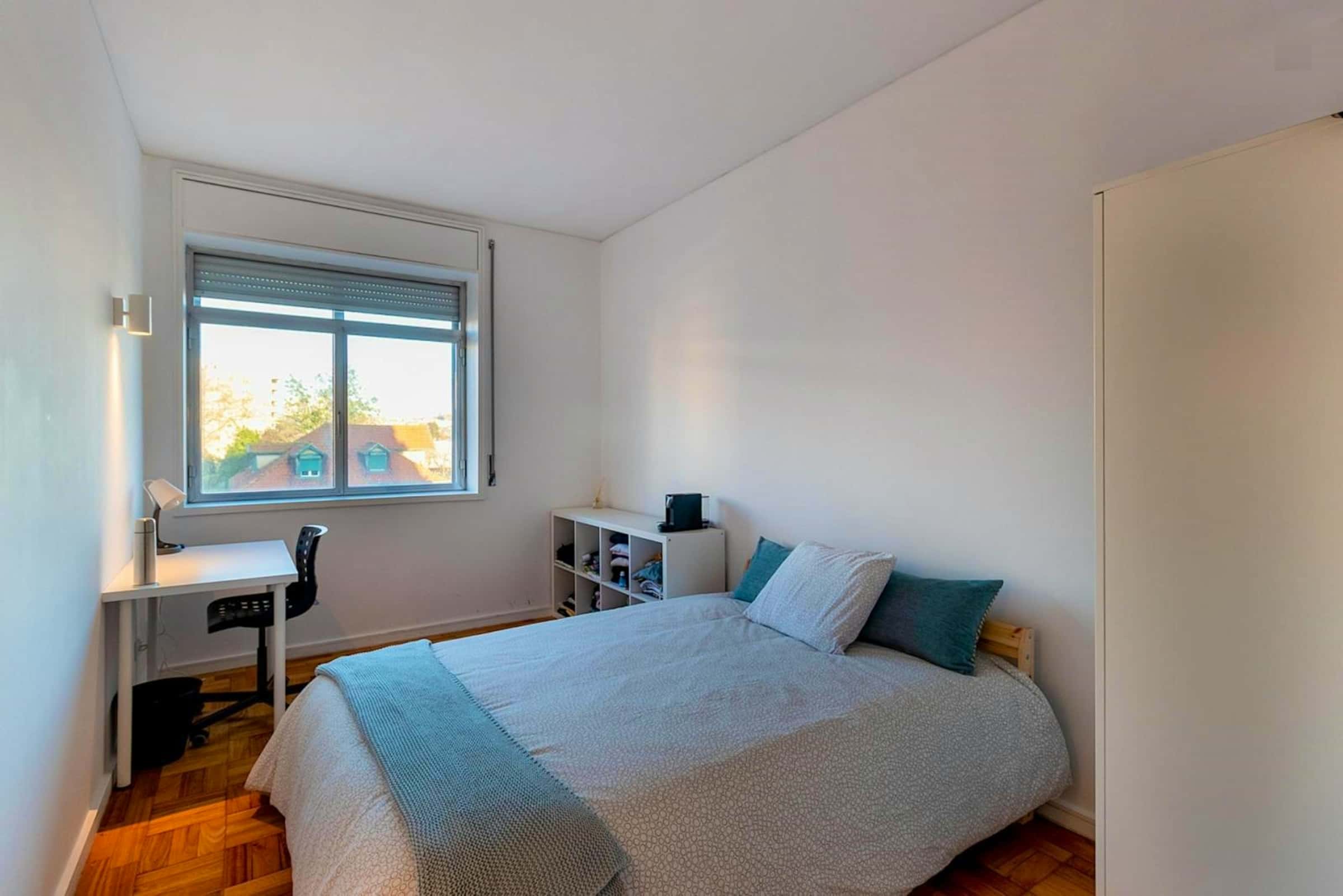 Room in a 7-bedroom apartment in Rua 5 de Outubro, Porto - Room 5