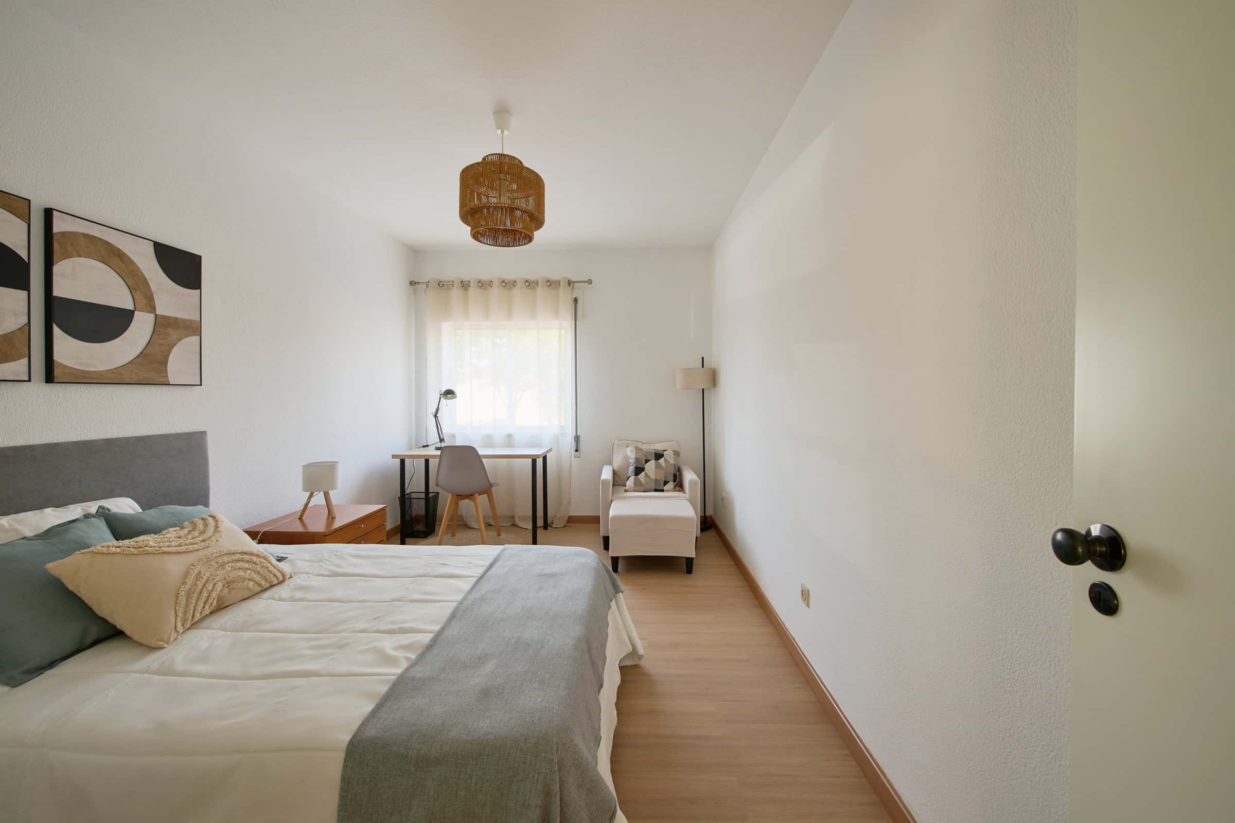 T8#R3 - Comfortable bedroom in Telheiras