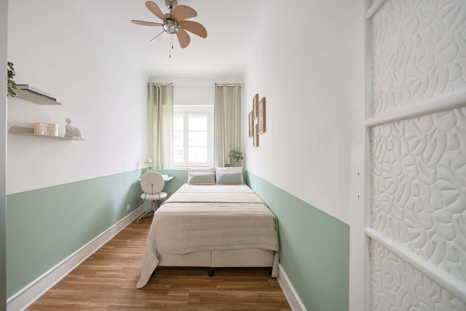 Room 6 - 87. Avenida de Roma 16 2E