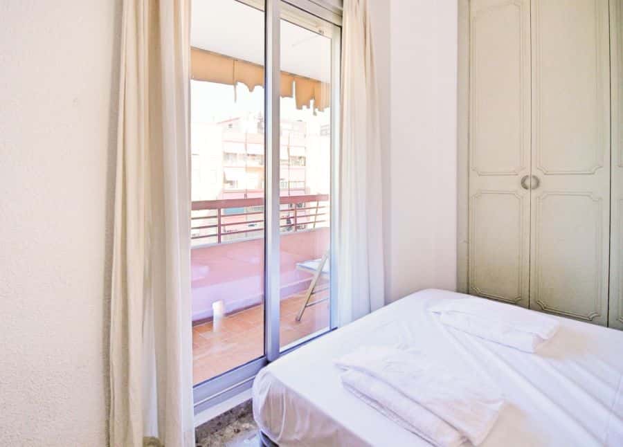 Habitación en piso de 4 habitaciones en Algirós
