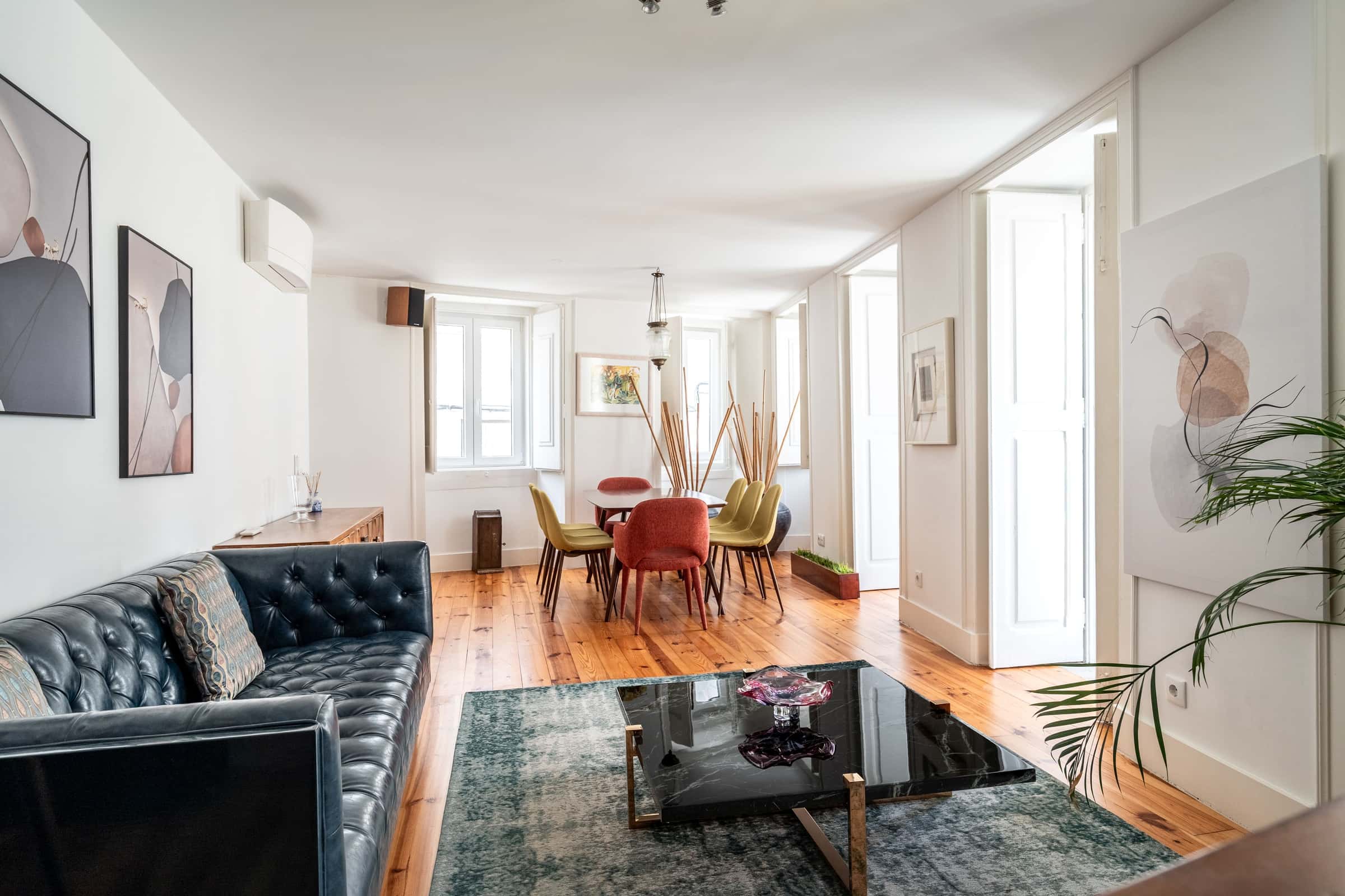 Charming 2-Bedroom with Patio near Avenida da Liberdade