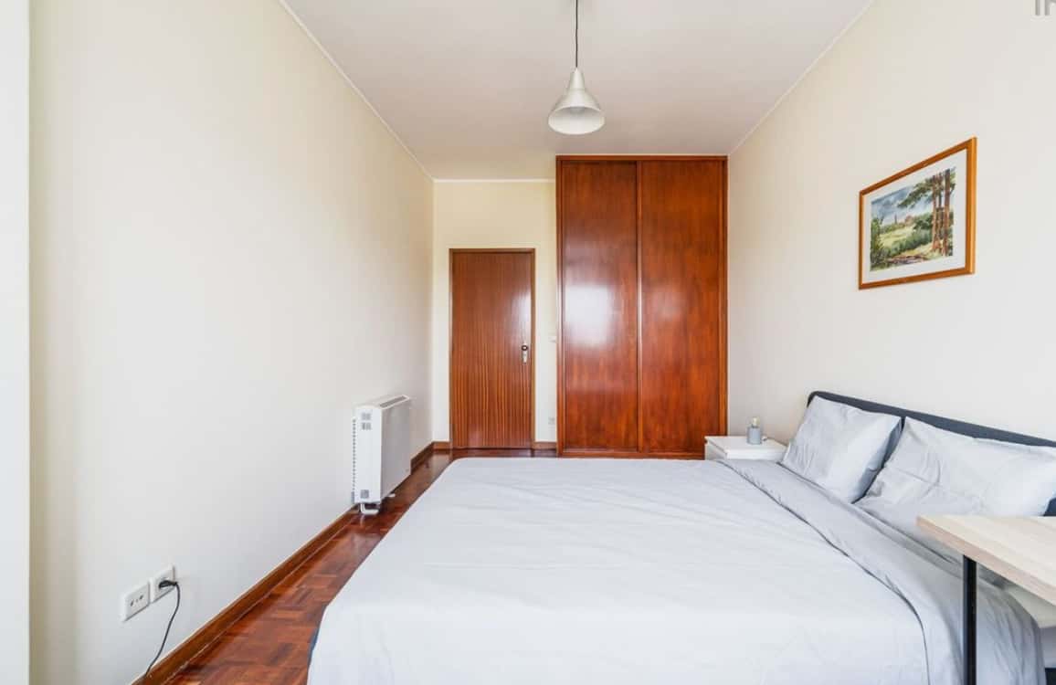 Room in a 5-bedroom apartment in Rua do Campo Alegre, Porto