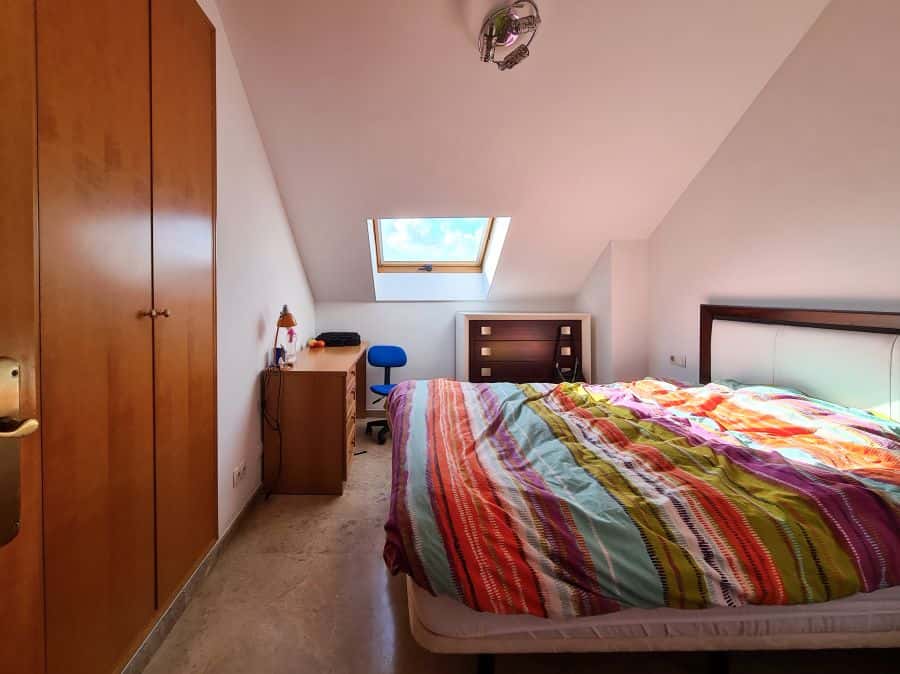 Habitación en piso de 4 habitaciones en Rascaña