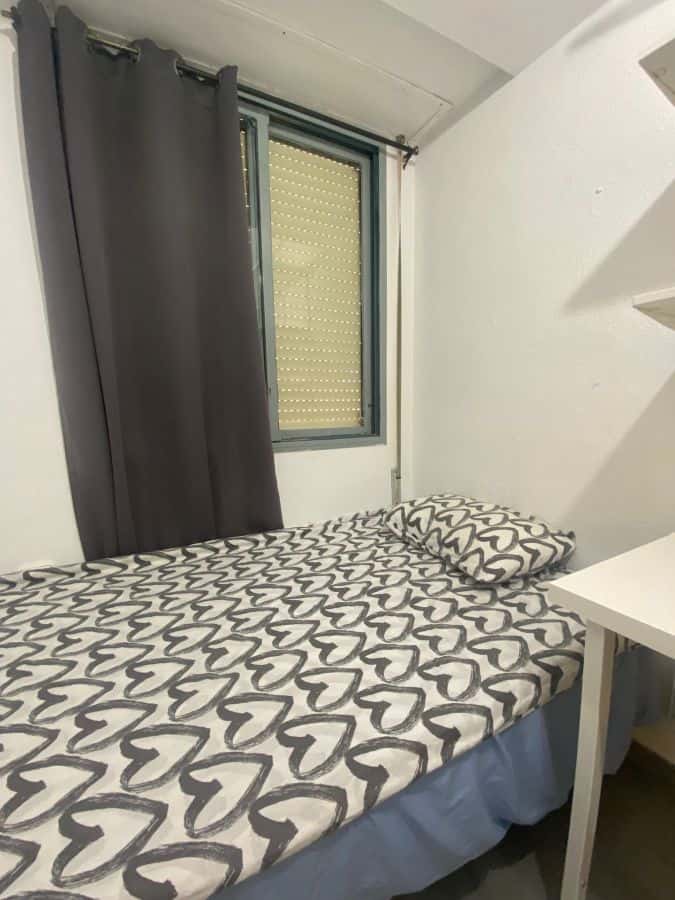 Habitación en piso de 4 habitaciones en Algirós