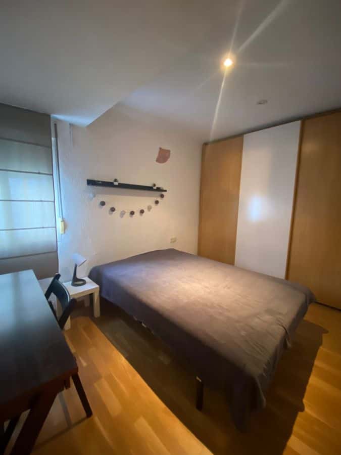 Habitación en piso de 3 habitaciones en Rascaña