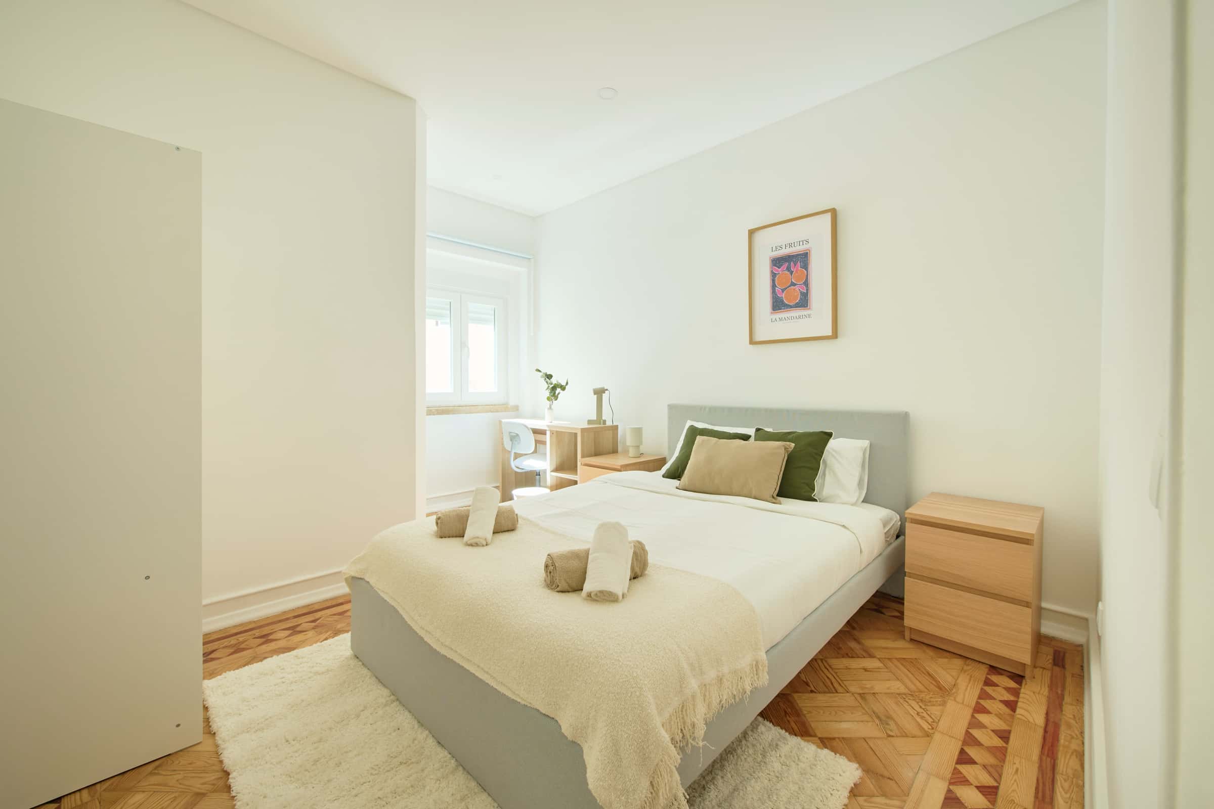 Room in a 4BDR apartment in Lisbon | Room 4