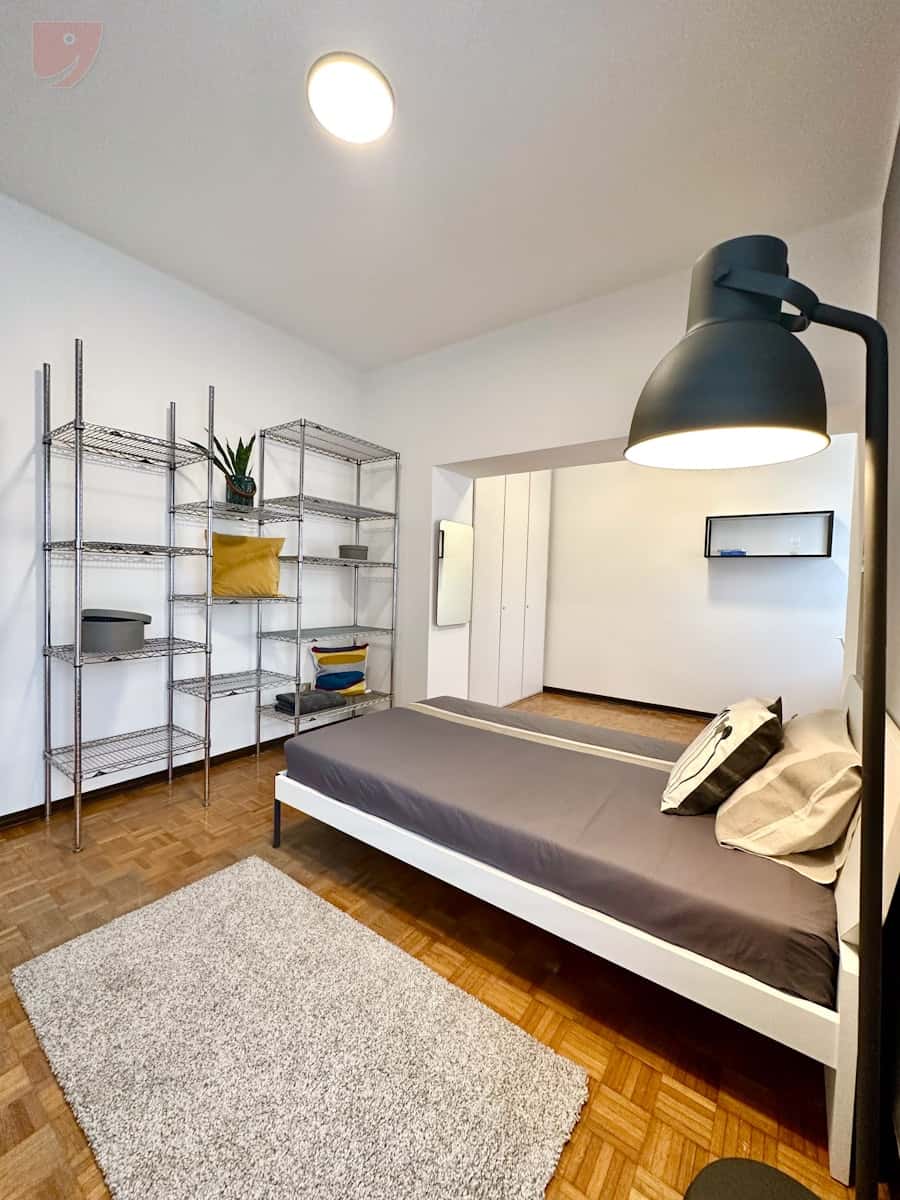 Room in Via Milano, Trento for 97 m² with 4 bedrooms