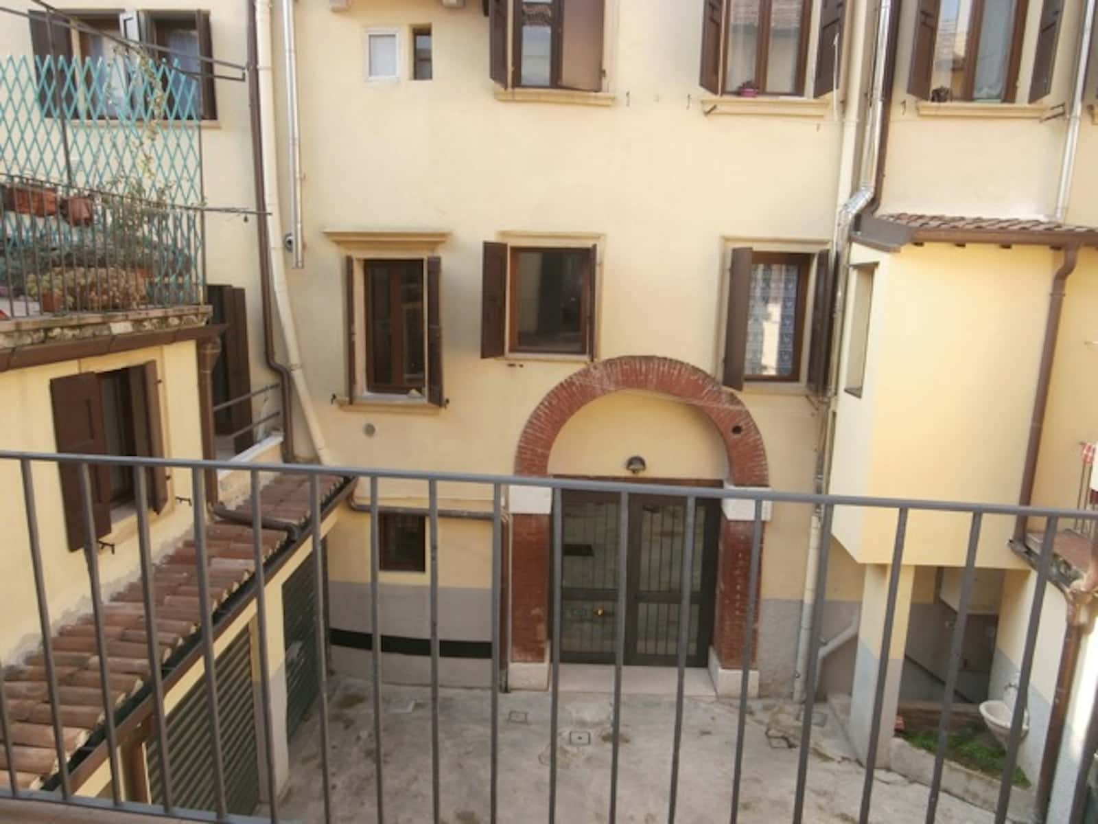 Stanza in Via Santa Chiara, Verona di 61 m² con 3 camere