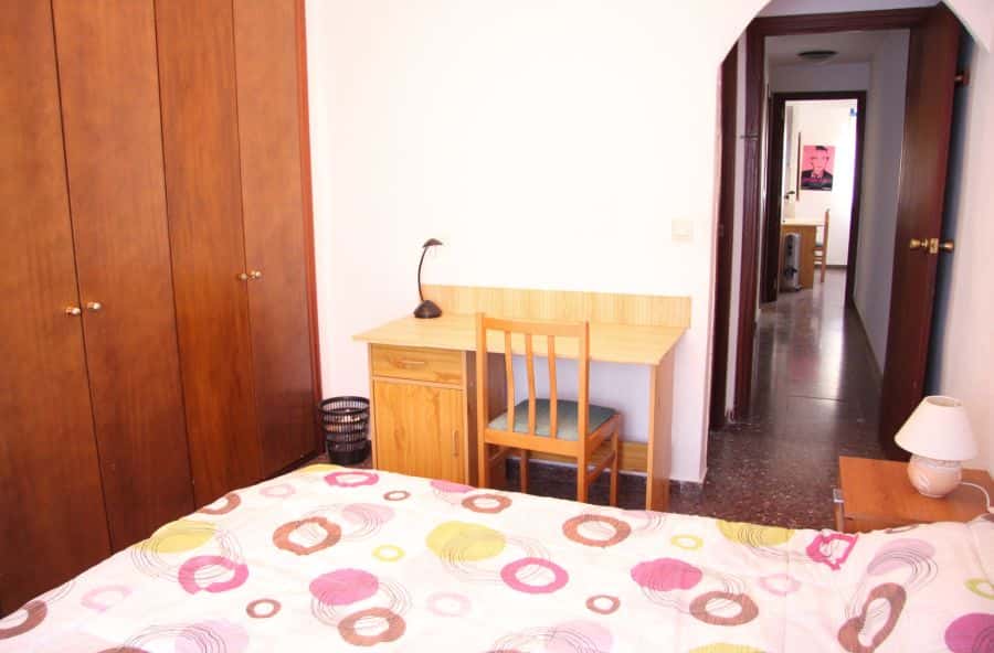 Habitación en piso de 4 habitaciones en Algirós