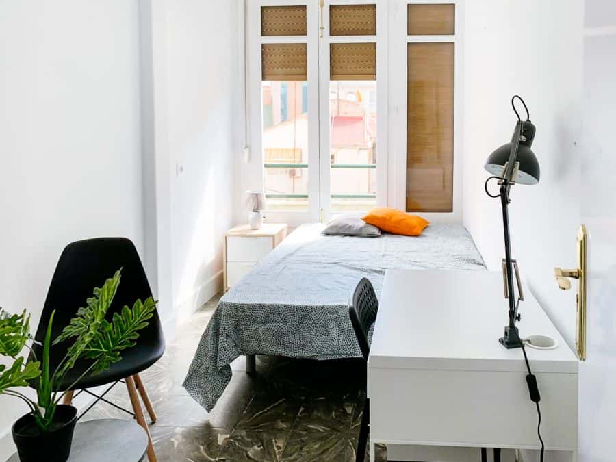 Habitación en piso de 7 habitaciones en Ciutat Vella