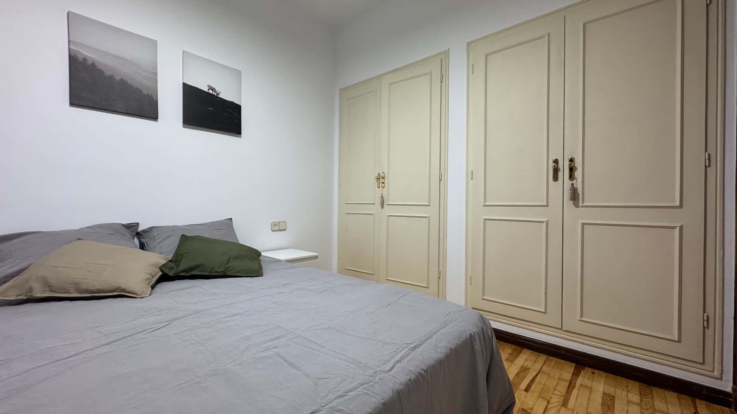 Chambre dans Calle del General Margallo, Madrid pour 100 m² avec 5 chambres