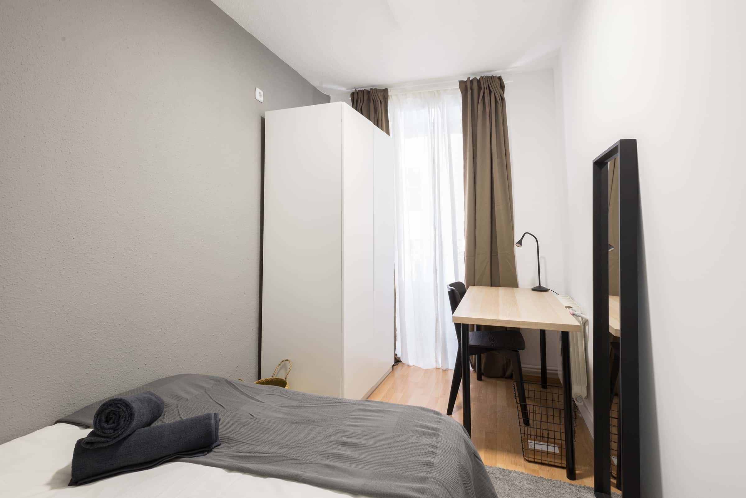 Habitación individual en Via Calle Cedaceros  °