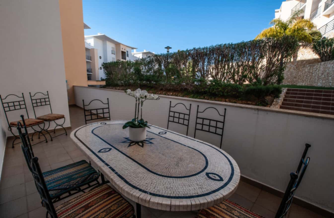 Alfarroba, Apt com Terraço 5min Baixa Albufeira (nov-april only)