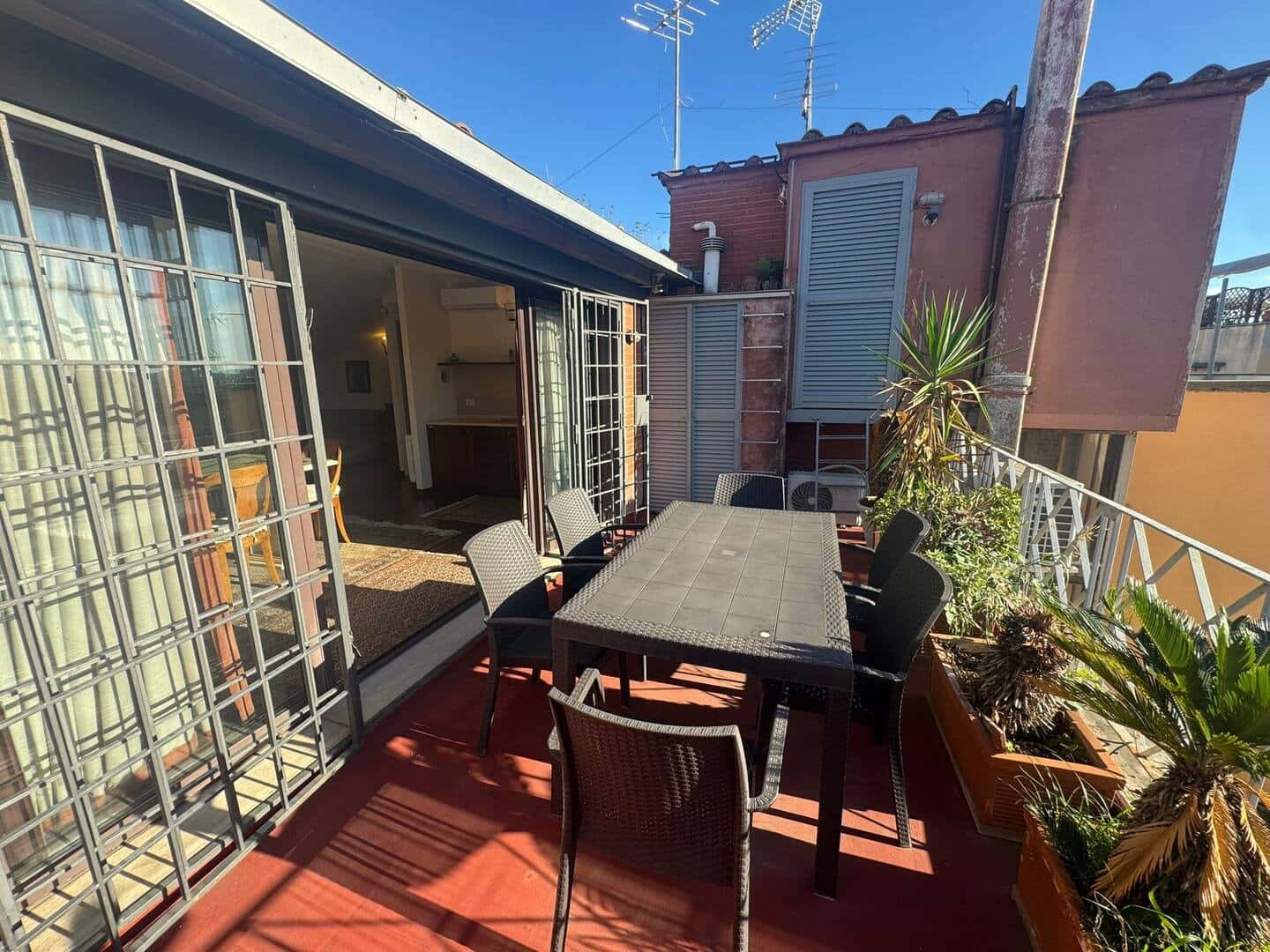 053 - Ibernesi - 2-Level Flat with Terrace in the Heart of Rome