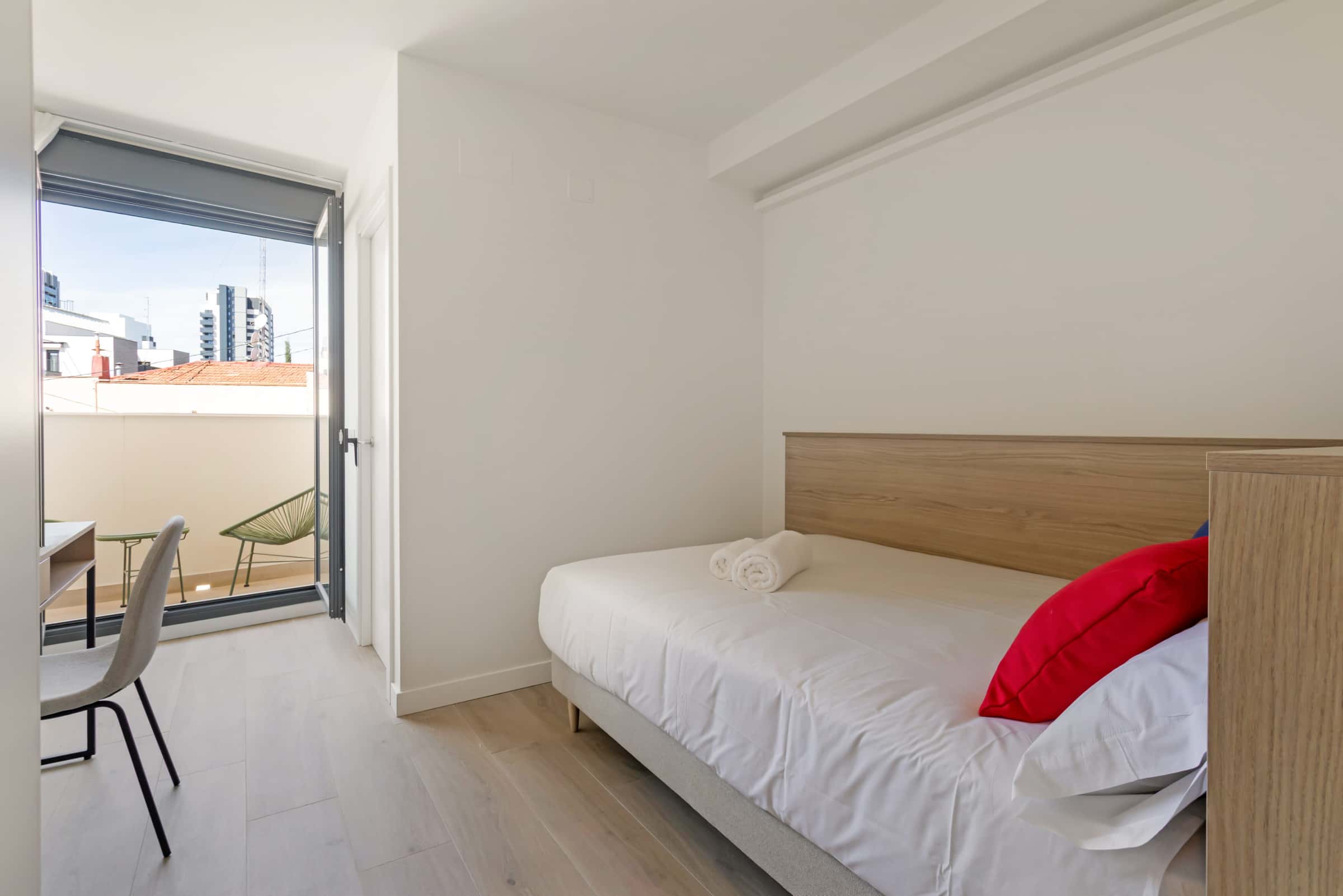 Double room with balcony  with private bathroom for individual use