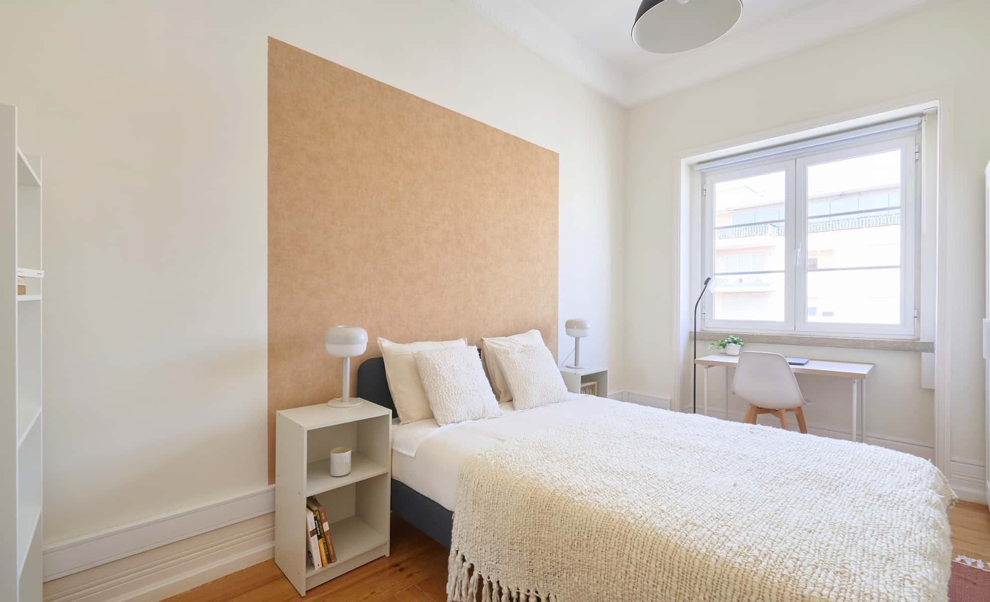 Bedroom in a 10-bedroom apartment in Lisbon (1min from metro station) - Room 3