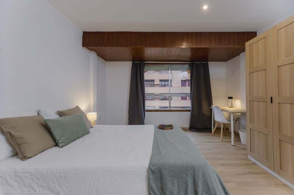 Habitación amplia y luminosa en la Calle Palleter