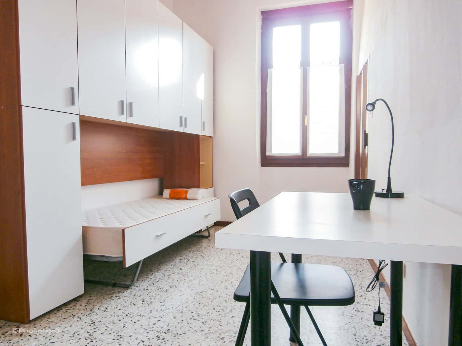 Stanza in Vicolo Mustacchi, Verona di 70 m² con 3 camere