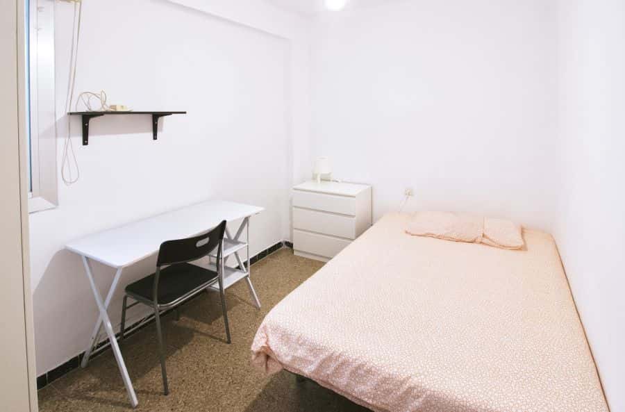 Habitación en piso de 4 habitaciones en Algirós