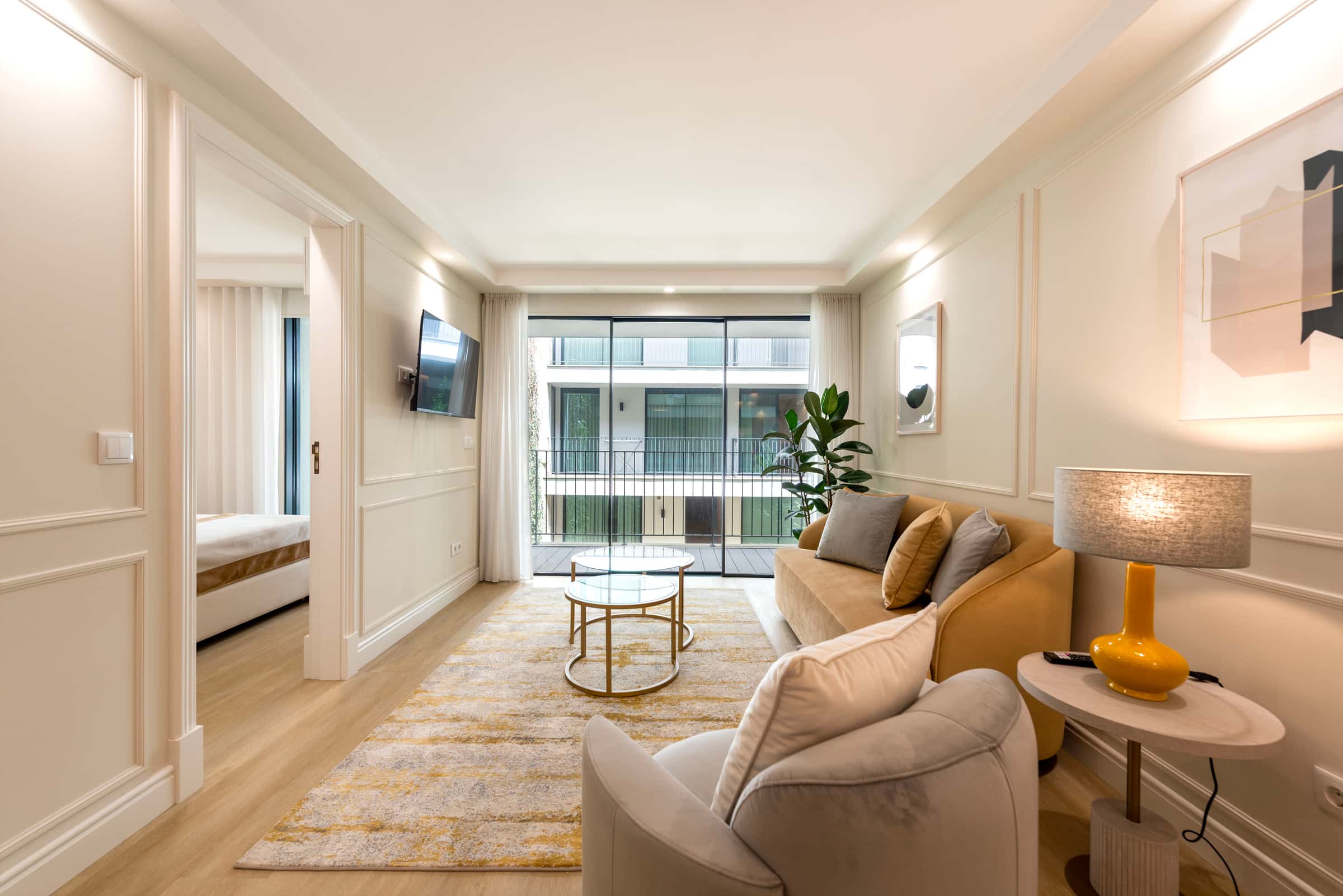 Elegant 1-Bedroom Apartment in Santa Catarina, Porto – Prime Location Near Aliados
