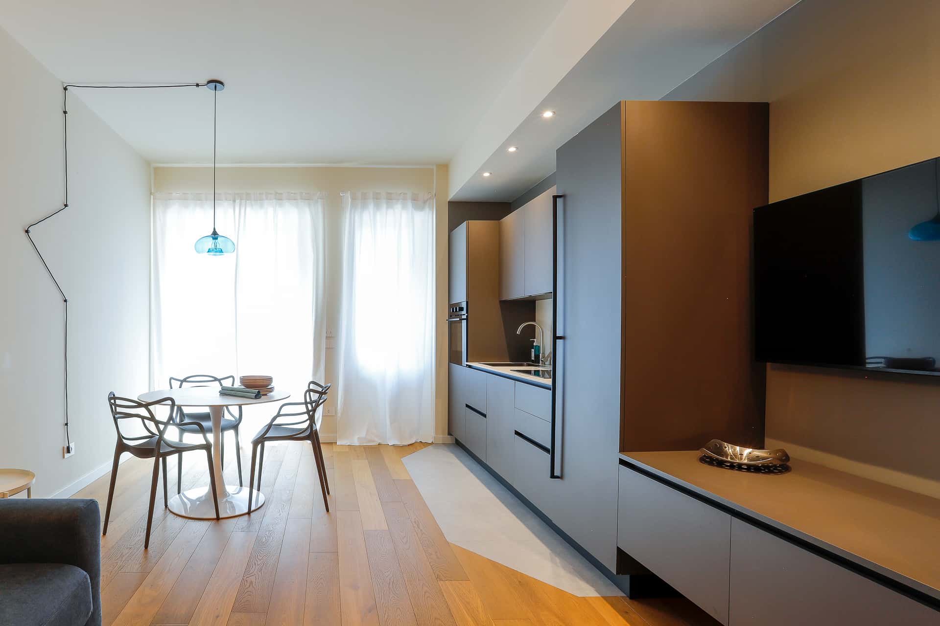 Moderno bilocale in Via Archimede, Milano