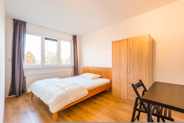 Listing photo thumbnail