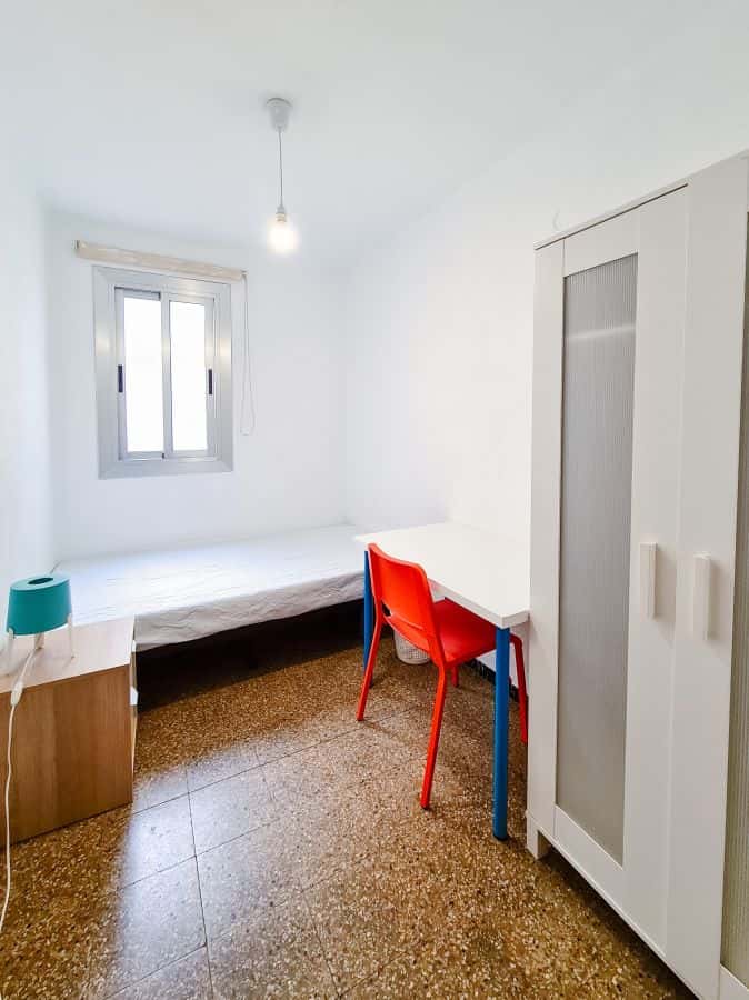 Habitación en piso de 4 habitaciones en Algirós