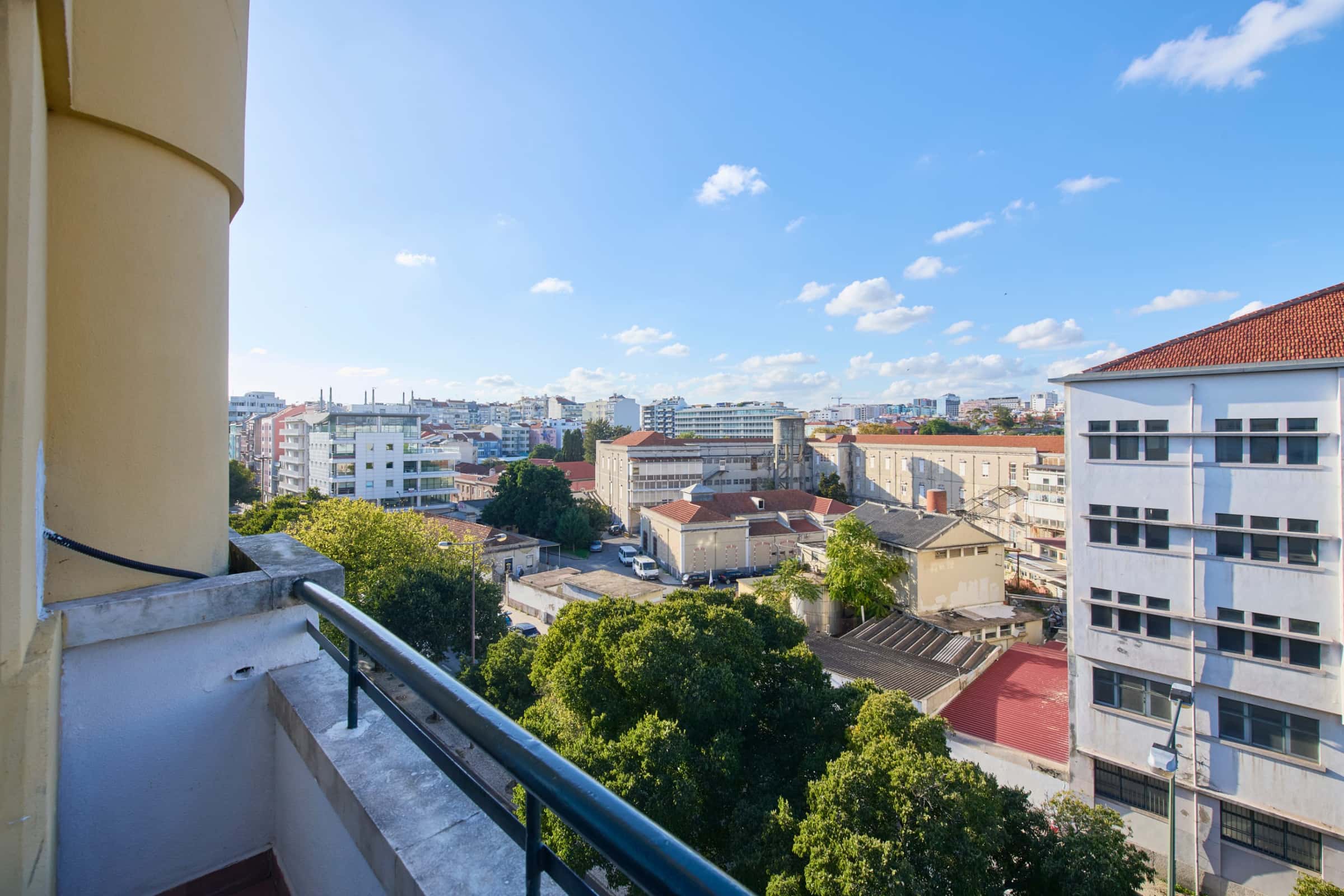 Room in Lisbon, close to the metro line - Room 3 (private balcony)