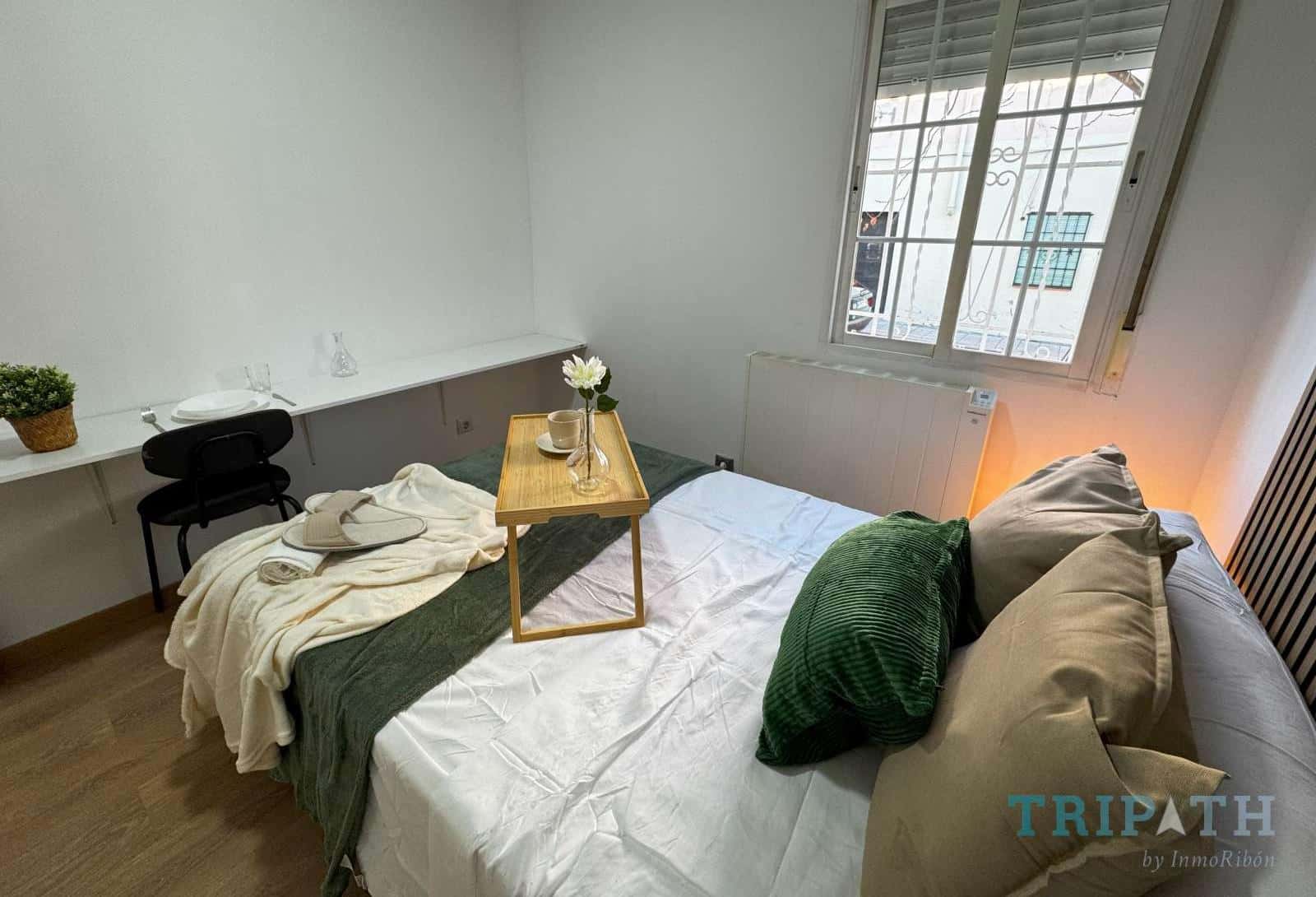 Double bed in Magnificent rooms for rent located in Madrid