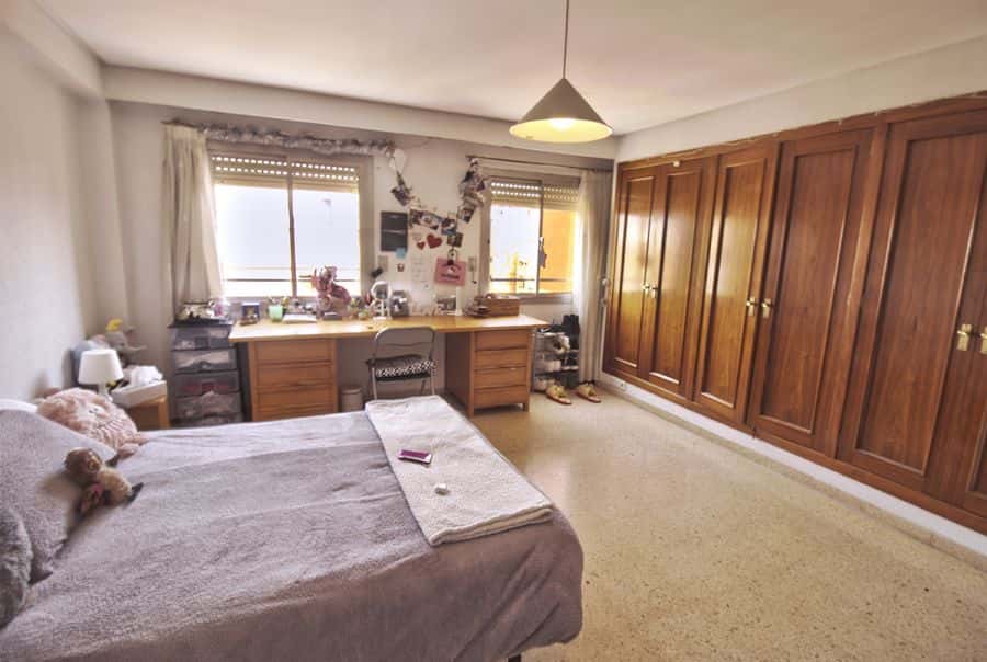 Habitación en piso de 7 habitaciones en Ciutat Jardi