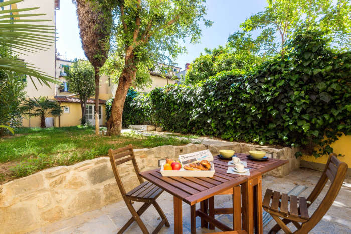 Listing photo thumbnail