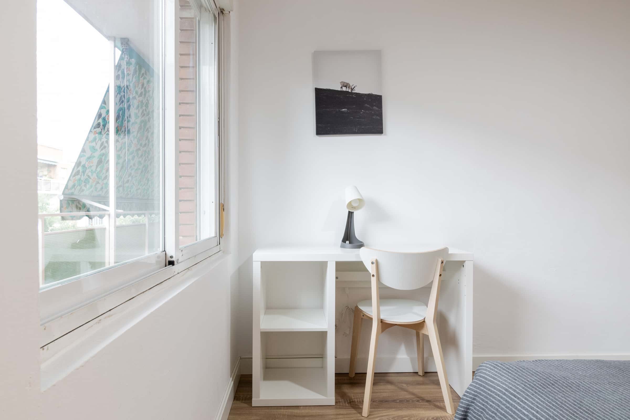 Chambre dans Calle de Emilio Ferrari, Madrid pour 80 m² avec 4 chambres