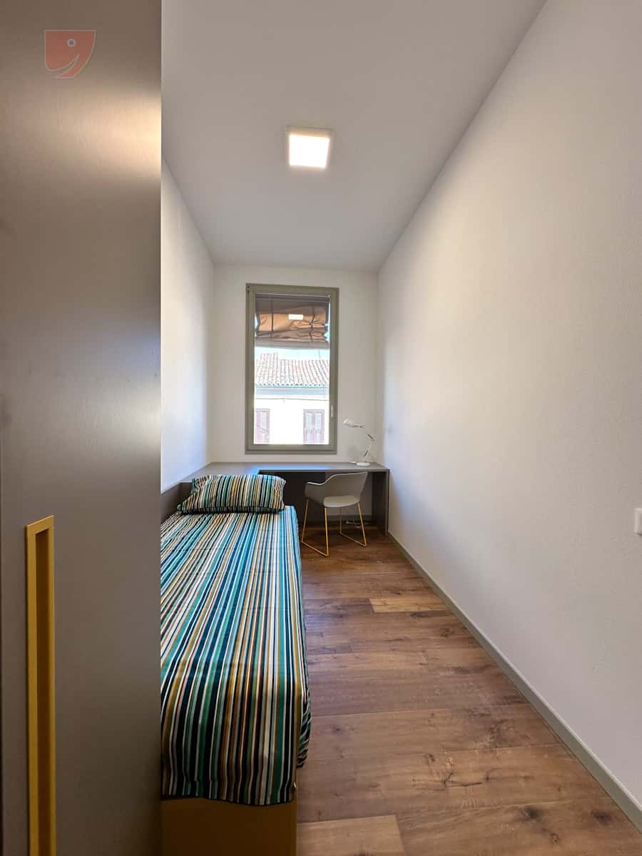 Room in Via Montebello, Ferrara for 110 m² with 7 bedrooms