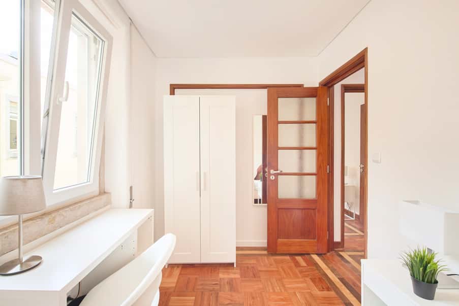 Single Bedroom in a 9-Bedroom Apartment in Rua Fialho de Almeida , Lisbon - Room 3
