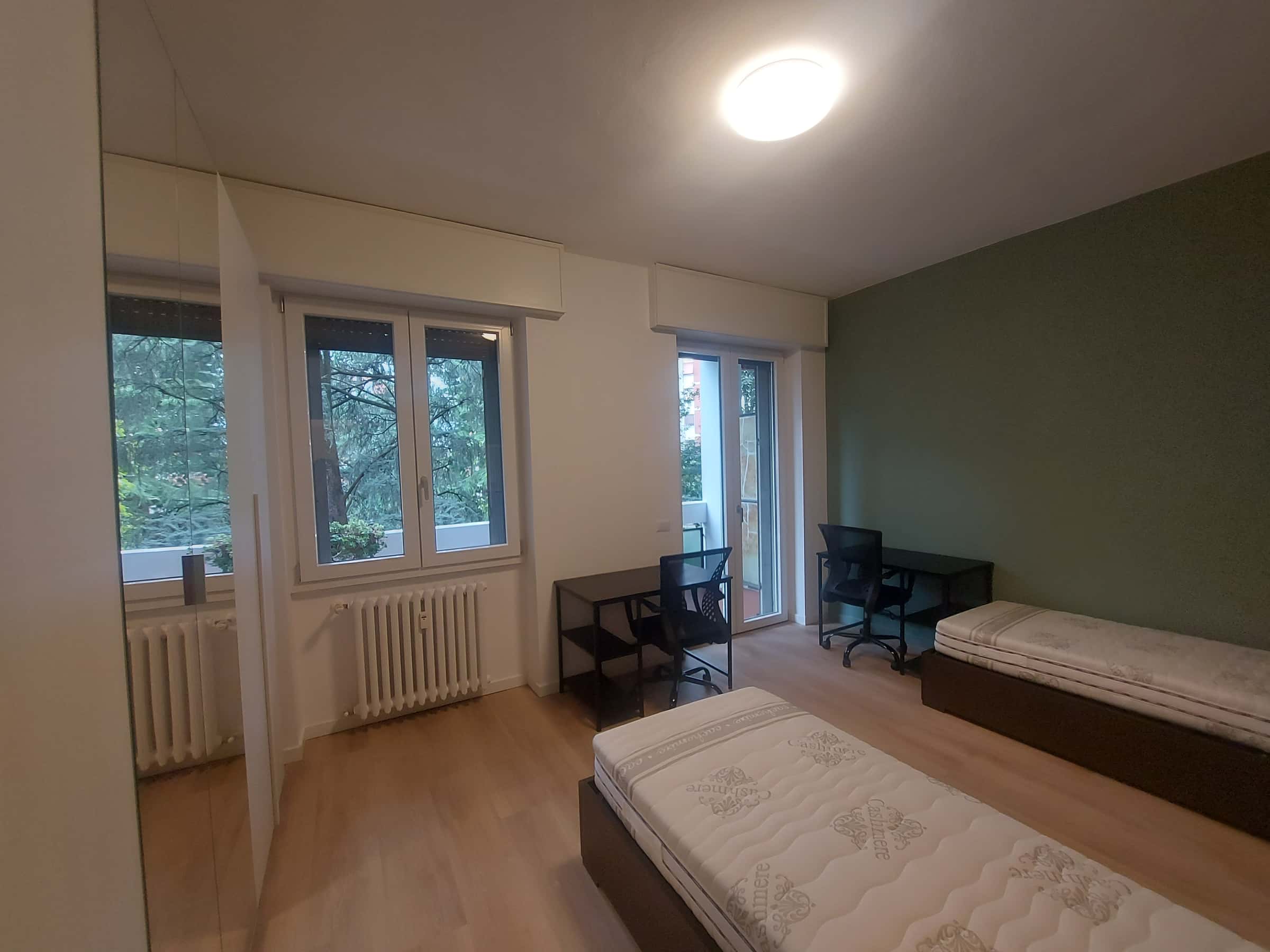 Room in Via Cipriano Facchinetti, Milano for 80 m² with 3 bedrooms