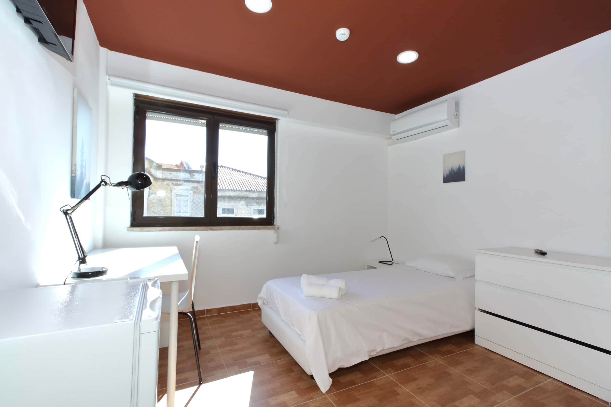 En-suite Room in Rua Ferreira Lapa, Lisbon (Students only)