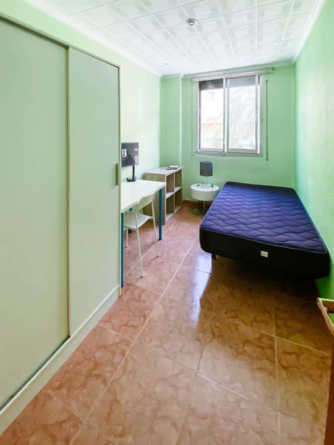 Habitación en piso de 4 habitaciones en Algirós