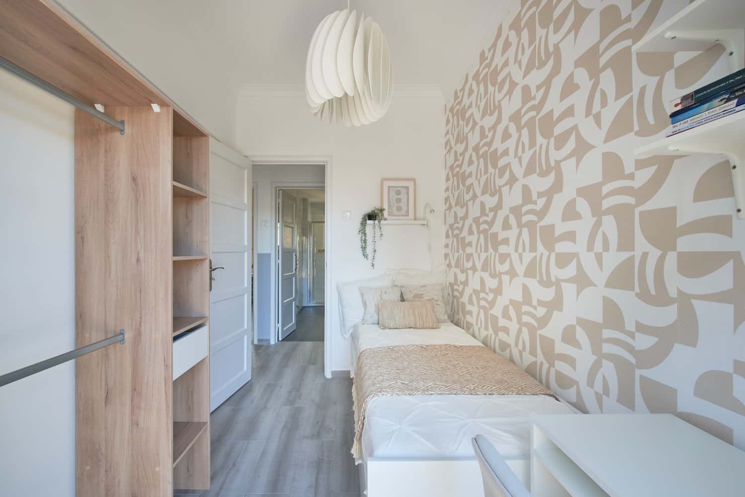 Room 2 - 206. Mouzinho Albuquerque 2 1D