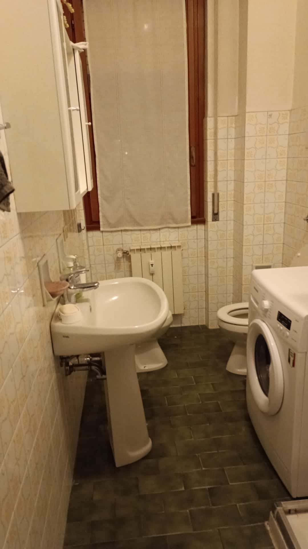 Zimmer in Via Luigi Magrini, Bergamo für 120 m² mit 3 Schlafzimmer