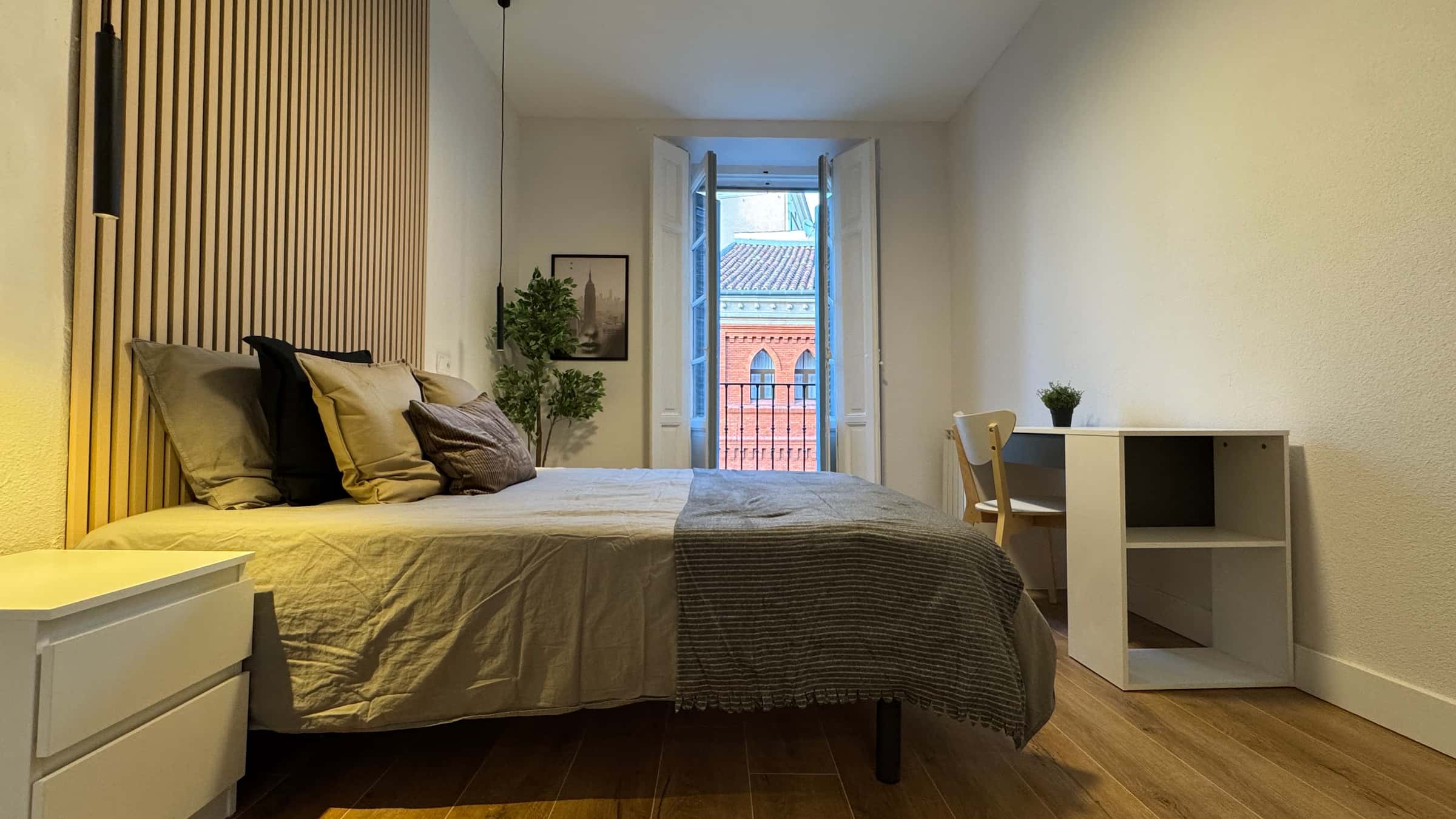 Zimmer in Calle de Concepción Jerónima, Madrid für 180 m² mit 9 Schlafzimmer