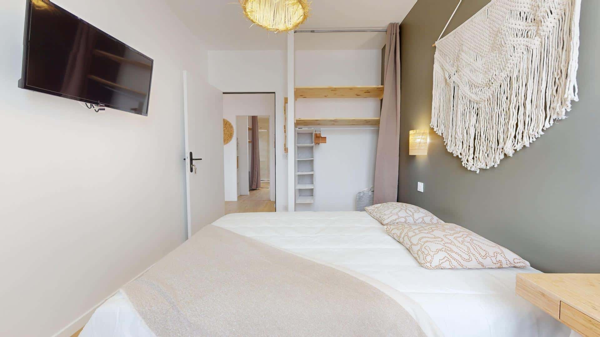 Chambre 1 - COMMANDANT MARCHAND MONTCHAT