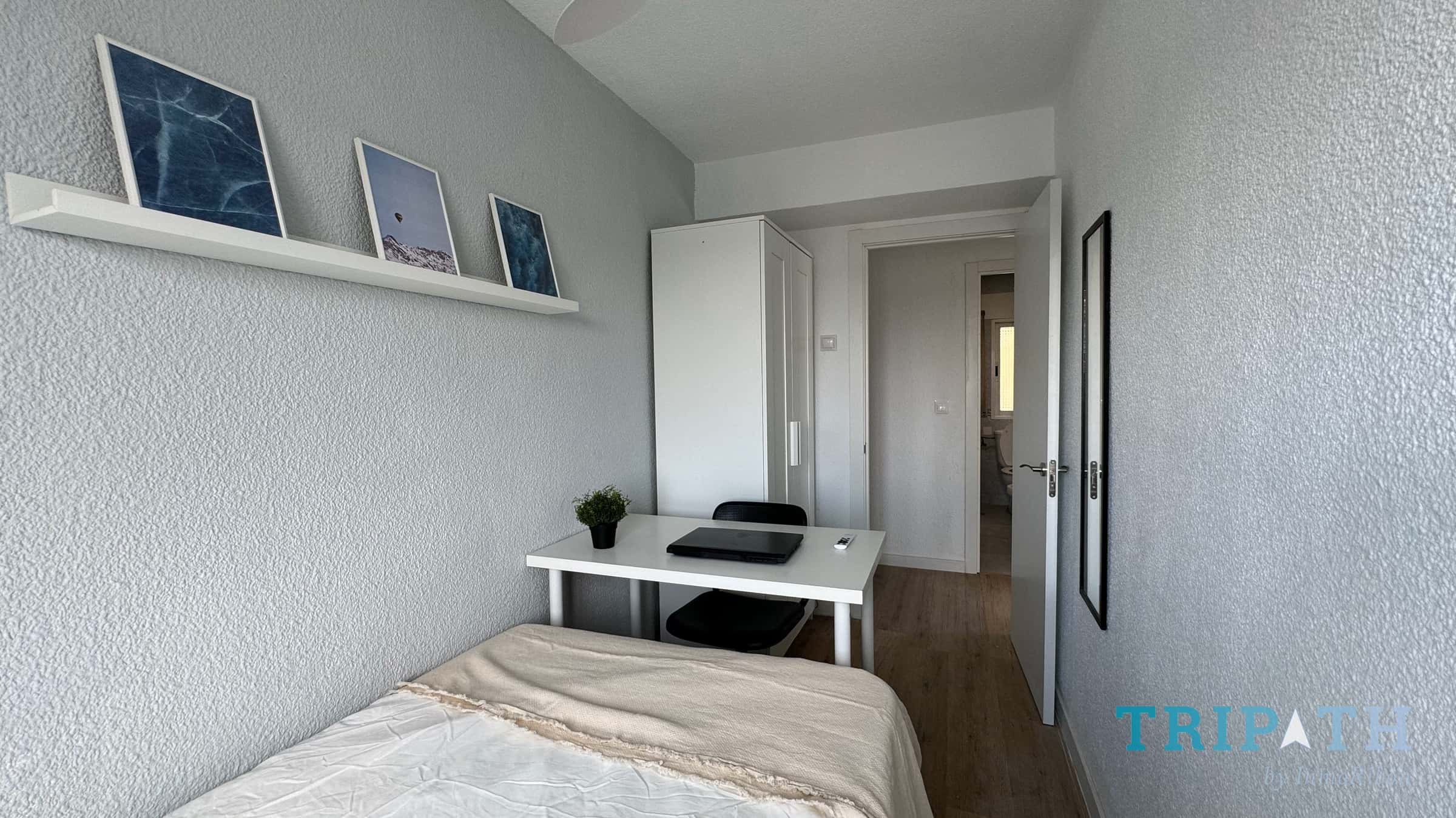 Chambre dans Calle del Poeta Blas de Otero, Madrid pour 80 m² avec 4 chambres