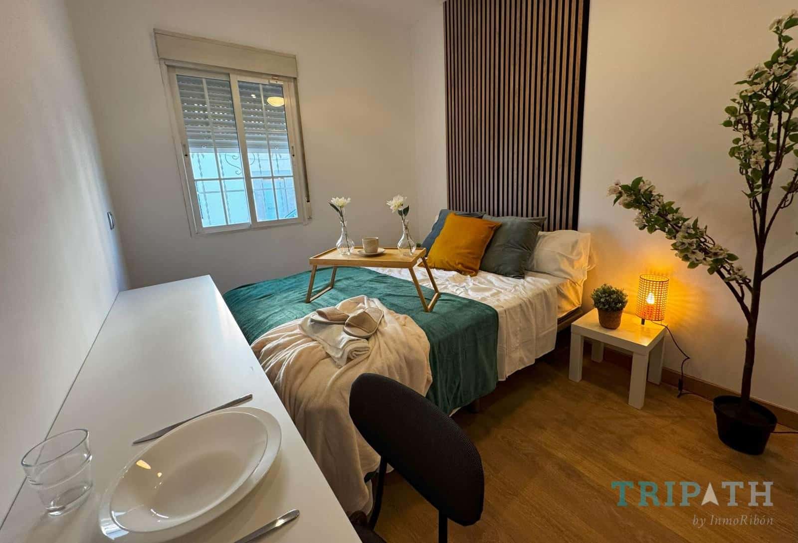 Double bed in Magnificent rooms for rent located in Madrid