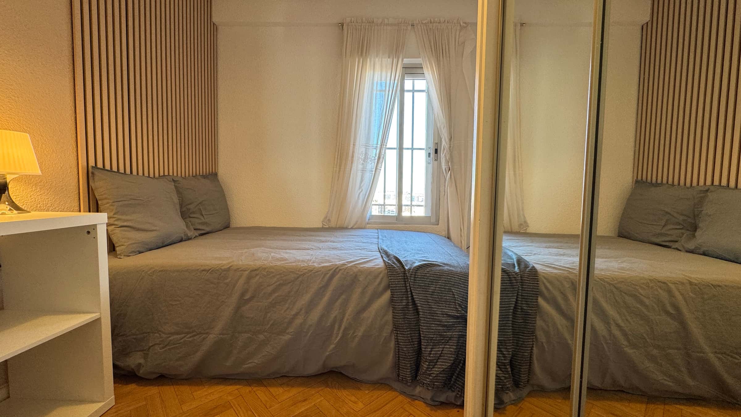 Chambre dans Calle de Tribaldos, Madrid pour 80 m² avec 4 chambres
