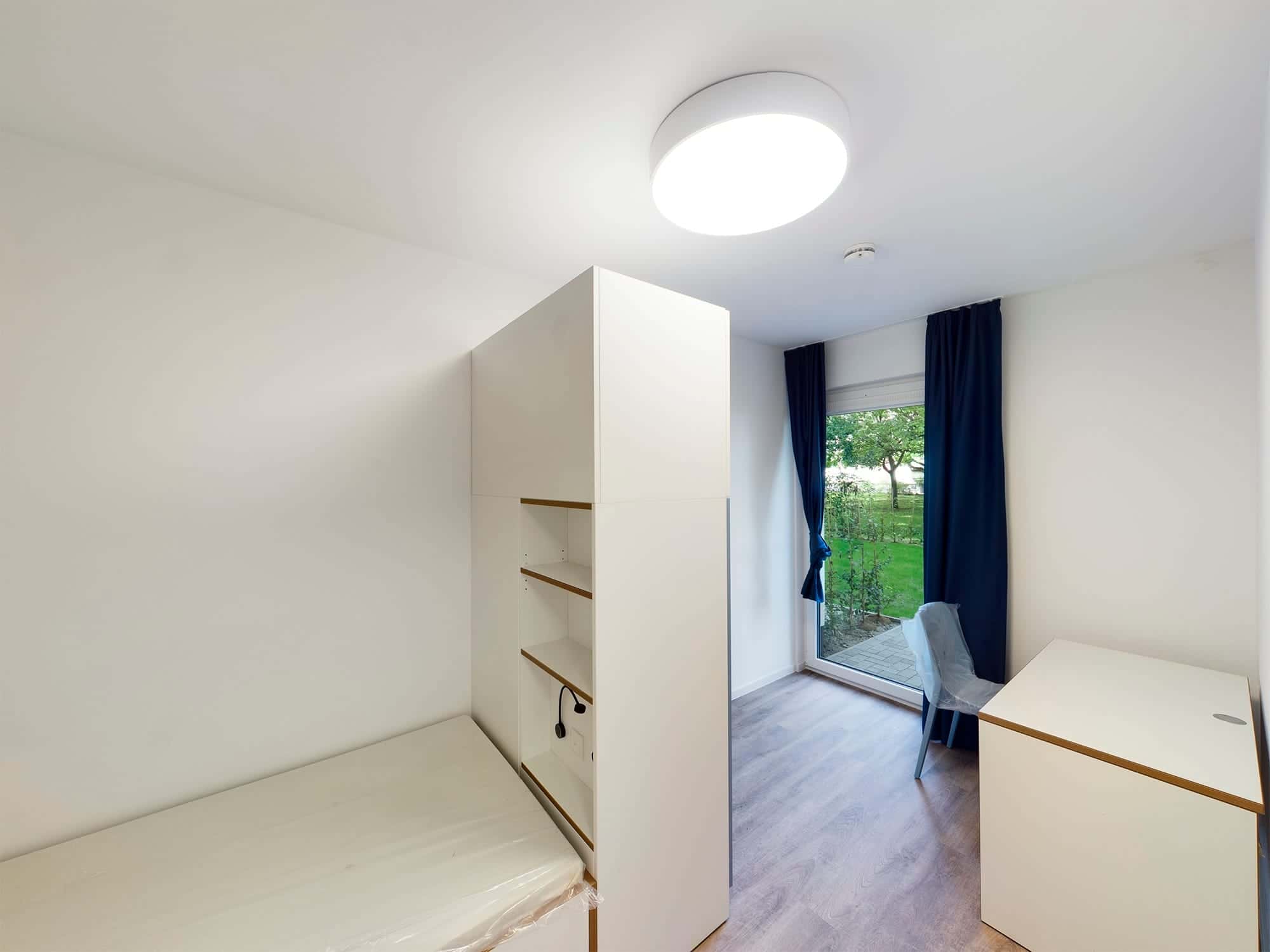 Furnished 1 room apartment with terrace - just 25 min. by public transport to Friedrichshain