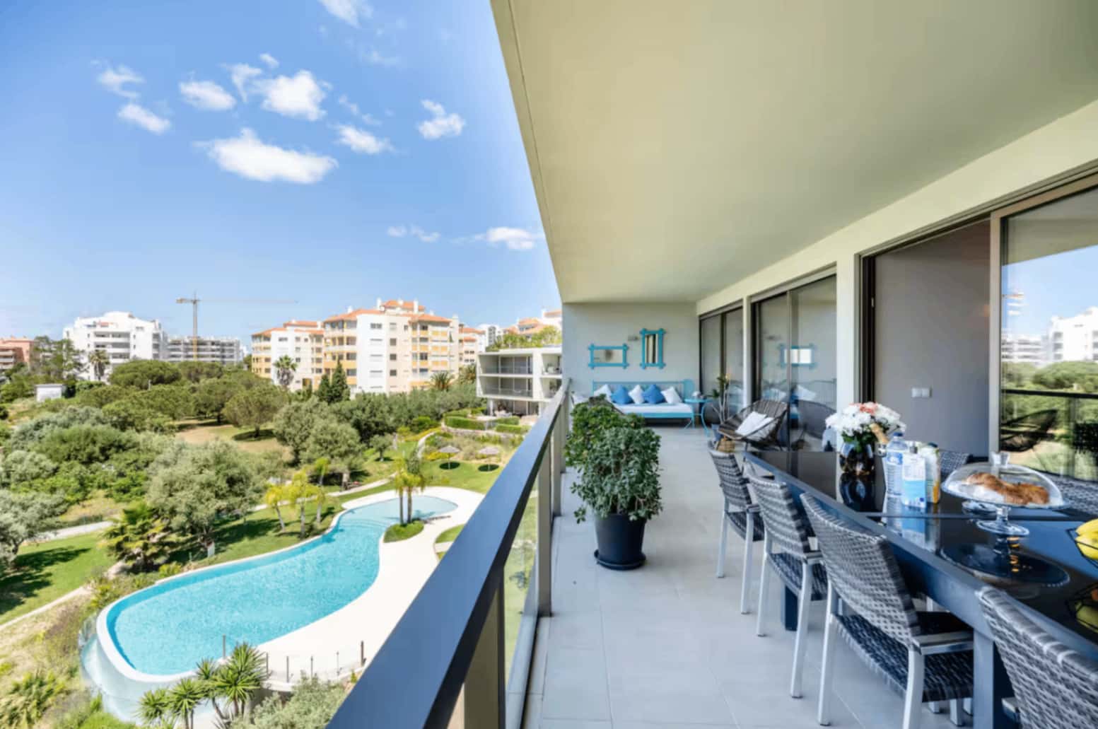 Astounding 2BDR apartment with private terrace and condo with pool