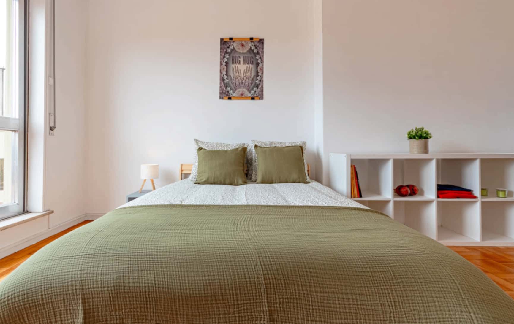 Double room with private terrace in a 4-bedroom apartment in Rua das Artes Gráficas, Porto - Room 3